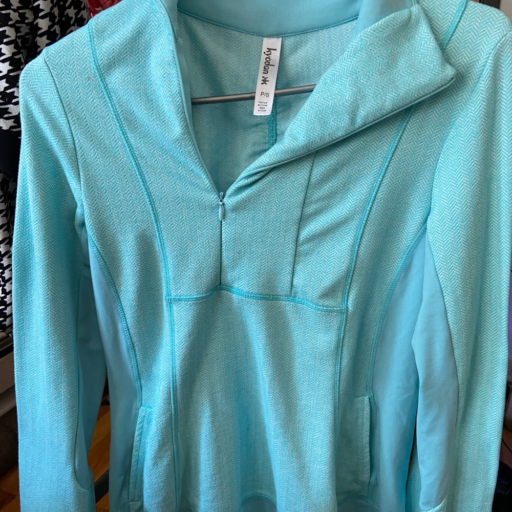 Like new baby blue workout sweatshirt top
